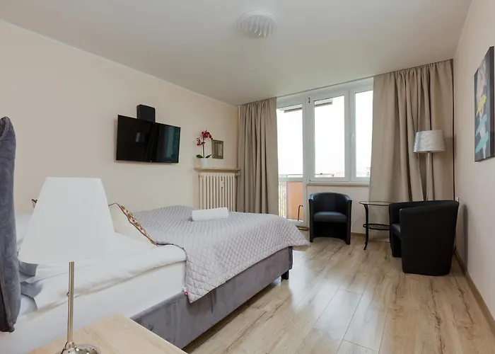 Royal Park Sielecka By Renters شقة وارسو