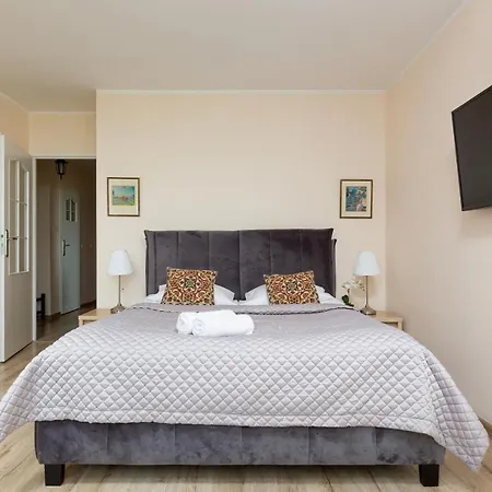 Royal Park Sielecka By Renters 아파트